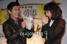 [포토]김주우 아나운서 선배님, 라디오 복귀 축하드려요