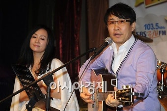 [포토]장두석, 기타 연주에 맞춰