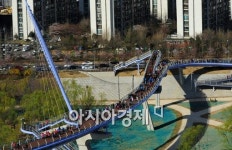 봉래1교(상) | [포토] 국내 최초의 비대칭 사장교