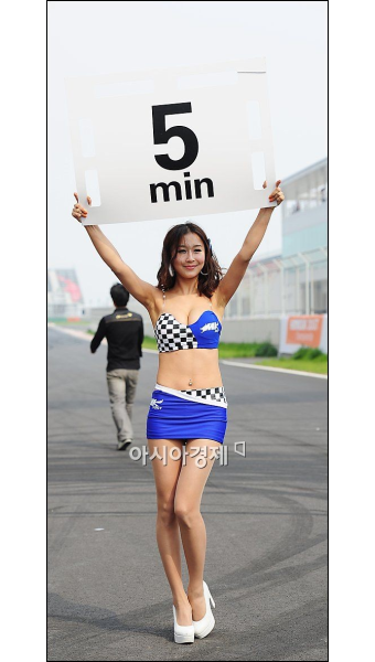 [포토]레이싱걸 서윤아 '경기 시작, 5분 전!'