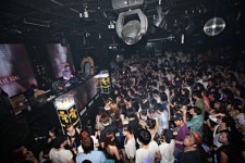 마지막 여름에 즐기는 클럽파티 어때?