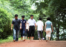 명품 맨발 황톳길, 지하철 타고 간다