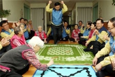 신한은행 임원들 청운양로원 찾아 봉사활동