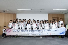 신한금융, 베트남서 청소년들과 봉사활동 전개