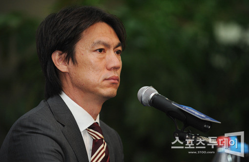 홍명보 감독, 유럽 출장에서 외국인 코치 후보들과 주요 선수들 면담 완료