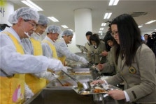 김영배 성북구청장, 중학교 친환경무상급식 배식 봉사