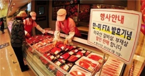 [한미 FTA 현장]소고기·과일값 내리나..마트, 북적거렸다