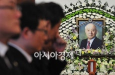 [포토] 슬퍼하는 조문객들