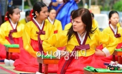 [포토] 저고리가 좀 작나