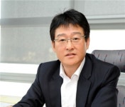 팬택은 벤처, 궁하니 통하더라...베가 R3 대표 영업맨 만나보니