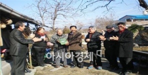 곡성읍 주민자치위원회 사랑의 내복 전달
