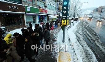 [포토]서울 폭설! 지하철 북적!