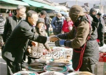 구례군, 설 대목 전통시장 훈훈한 정 담아