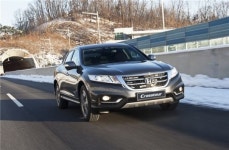 [시승기]세단+쿠페+SUV 특성 다 모았네...혼다 크로스투어