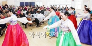 [포토]광주시 북구, 운암1동 사랑나눔 봉사대,어르신 위안잔치 펼쳐