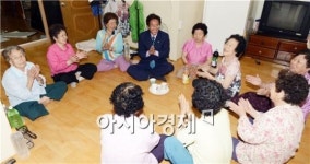 [포토]장재성 광주 서구의회의장 경로당 방문