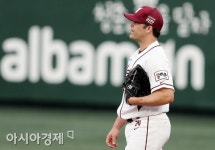 [포토] 나이트 쓰리런 두방 뼈 아픈데