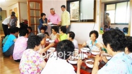 ‘이열치열’ 뜨끈한 팥죽으로 여름 나기