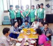 여수시 여서동 새마을부녀회 어르신들에게 삼계탕 제공