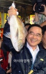 [포토]국산 활어 회, 힘 좋아요!