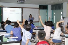 목재수업으로 재능기부활동 펼치는 한국임업진흥원