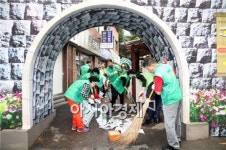 [포토]광주 동구, 충장축제 행사장 주변 일제대청소 실시