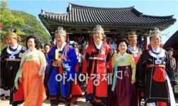 주)낙안읍성큰샘주 | [포토]남도음식문화축제에 입장하는 박준영 전남지사