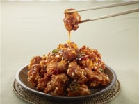 닭강정 만들기…바삭하고 매콤 달콤한 그 맛!