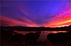 하늘은 타오르고 물은 끓는다. 가을빛 품은 4色 제천