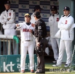 [포토] 항의하는 강성우 코치 