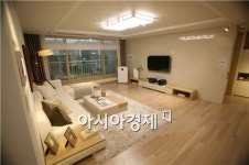 [르포]부산 사직 롯데캐슬 견본주택, 젊은 엄마들 북적