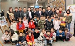 [포토]광주 남구, 월산4동 달뫼마을 벽화 그림 전시회 개최