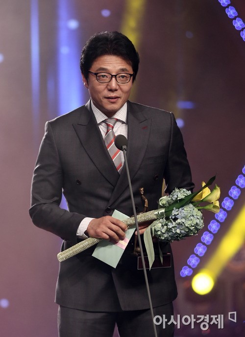 대전 감독 황선홍, 2025시즌 flex 이달의 감독상 수상