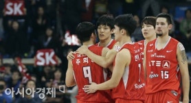 [포토] SK, 동부 꺾고 단독 선두에 올라서