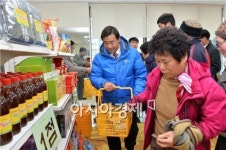 [포토]광주 남구, 효덕동 희망배달마차 나눔장터 운영