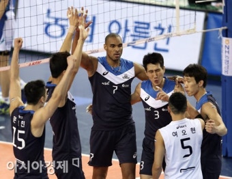 [포토] 득점에 기뻐하는 현대캐피탈