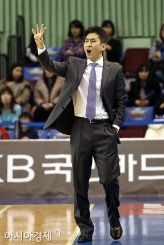[포토] 작전 지시 내리는 삼성 김상식 감독대행