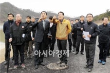 함평, 대동제 상류 생태수목원 점검하는 간부 공무원들