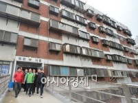 [포토]회현 제2시민아파트 찾은 박원순 서울시장