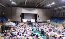 서남수 장관, 진도체육관 의료 테이블서 라면까지 먹어…