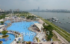 [포토]붐비는 야외수영장