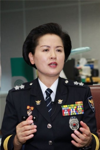 첫 여성치안정감 이금형 부산경찰청장, 금품수수 논란 