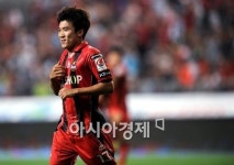 [포토]성호 긋는 고요한,추가골 감사합니다