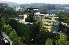 미술관된 공간사옥…김창일 회장 컬렉션은 내 운명