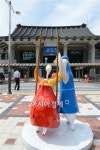 남원역에 춘향과 몽룡을 모델로 한 상징 조형물 설치