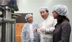 [포토]이낙연 전남지사, 보성군 웅치면 강산농업영농조합법인 방문