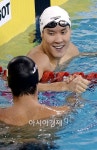 박태환, 대인배 모습 화제…金 딴 일본 선수에 미소로 악수, 日언론도 극찬