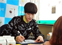 우유 마셨더니 꽃미남 안재현이 우리 동네 편의점에?