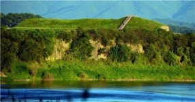 하늘이 터진 붉은 벽 앞에서…인간의 작음을 ‘한탄’ 했다