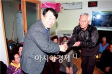 광주도시공사, 광주시 광산구 신창동 경로당에 성금 전달